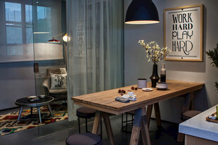 现代简约风温馨餐厅一角