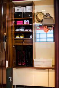 现代风格鞋柜内部展示