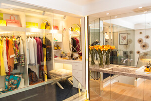 时尚服装店的精美陈列