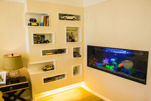 现代简约风客厅电视墙角落