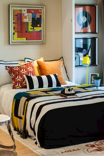 现代风格卧室床榻布置