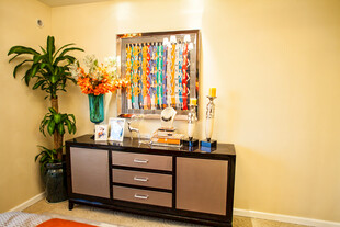 现代风格客厅装饰柜摆件