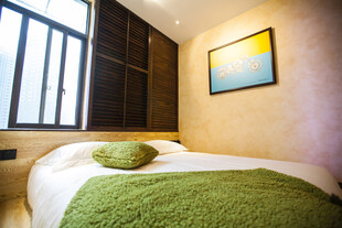 温馨舒适卧室一角