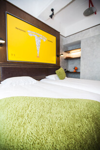 现代简约风卧室温馨一角