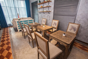 温馨餐厅室内桌椅布置