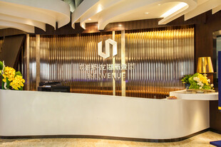 现代风格酒店大堂接待台