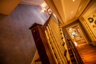 复古风格室内木质楼梯