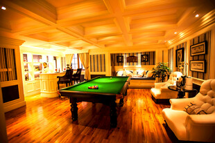 豪华室内台球休闲空间