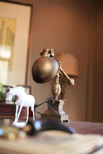 复古摆件装饰于桌面