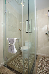 现代简约风玻璃淋浴房