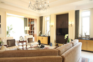 奢华典雅的现代客厅空间