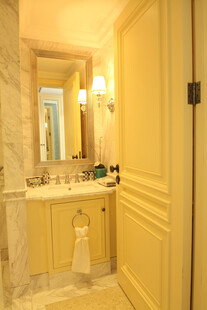 奢华温馨的浴室一角