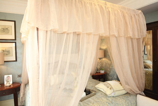 浪漫米色纱幔四柱床