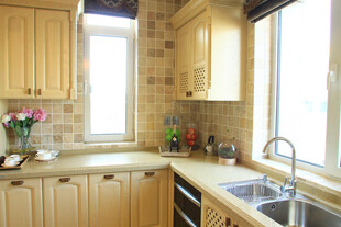 温馨木质厨房家居一角