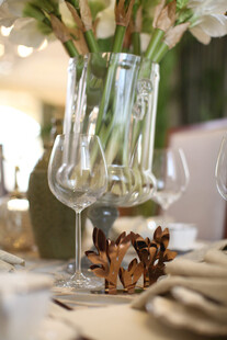 优雅餐桌布置的精致细节