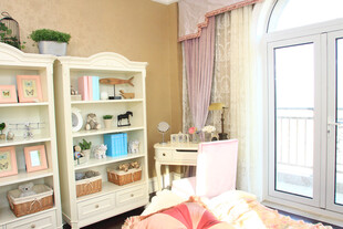 温馨儿童房一角