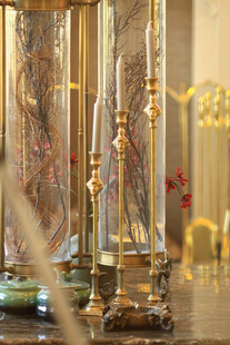 精致金属烛台摆件展示