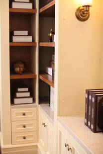 简约书房角落温馨书架展示