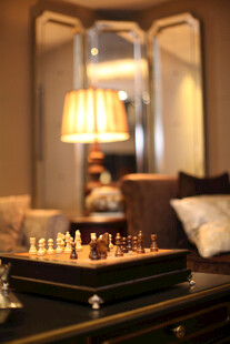 室内温馨场景中的棋盘游戏