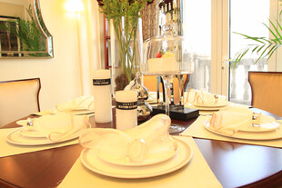 精致温馨的室内餐桌布置