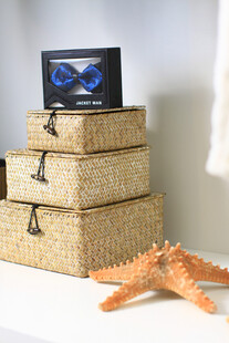 草编箱上的海洋风摆件