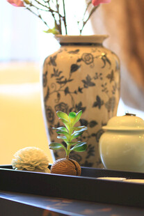 中式雅致茶具与花瓶摆件