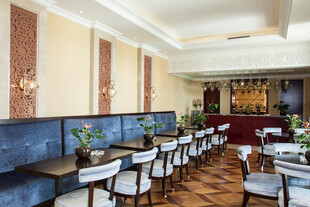 优雅复古风餐厅室内景致