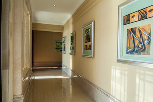 简约温馨的家居走廊一角