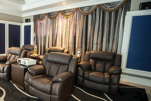 豪华家庭影院舒适观影区