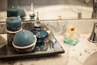 浴室中的精致香薰摆件