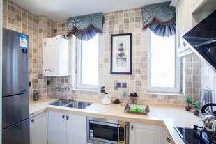 现代简约风格温馨厨房空间