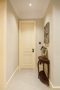 简约温馨的室内过道一角