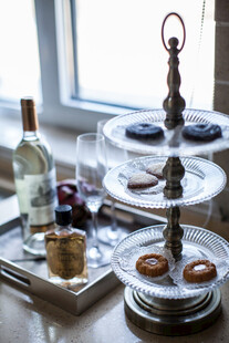 精致甜点与酒的优雅组合