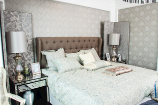 现代简约风温馨卧室一角