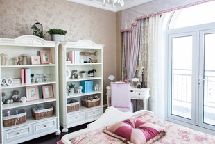 温馨少女风卧室书架场景