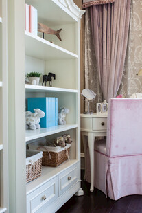 温馨简约儿童房一角