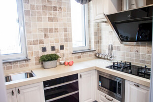 现代简约风格的温馨厨房