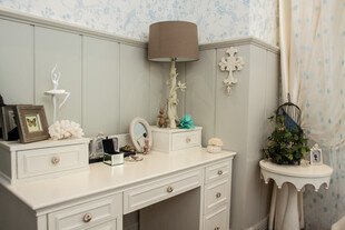 简约欧式风格精致梳妆台