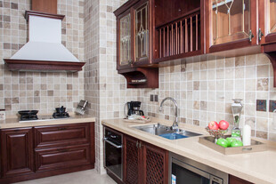 现代风格温馨厨房空间