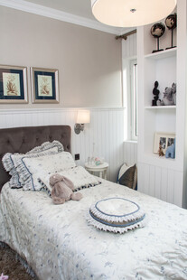 温馨简约风卧室床铺一角