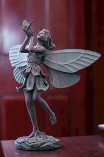 金属材质精灵雕塑摆件