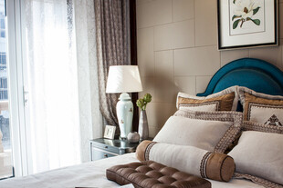 现代简约卧室温馨一角