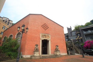 红砖建筑古朴外观展示