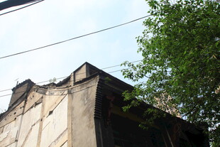 老旧破损的墙面