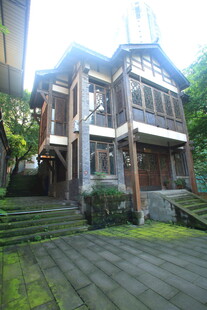 复古两层别墅庭院景观