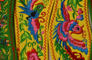 多彩刺绣图案精美别致