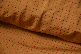 棕色透气孔洞布料特写