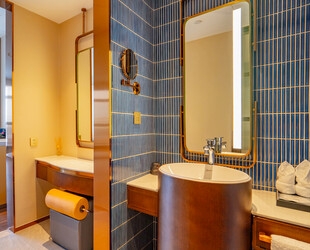 现代风格浴室双洗手台设计