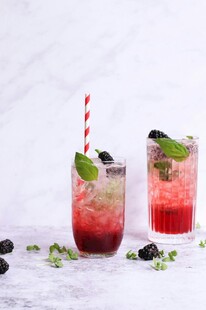 莓果薄荷鸡尾酒清新诱惑