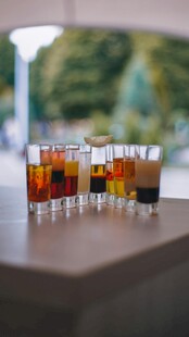 多彩饮品排列展示